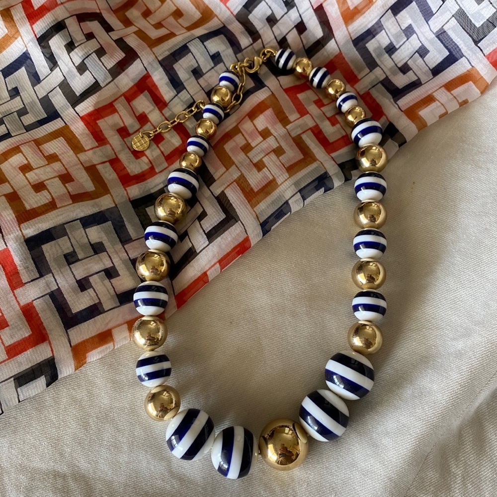 LAST CHANCE: Striking necklace in gold, navy and white